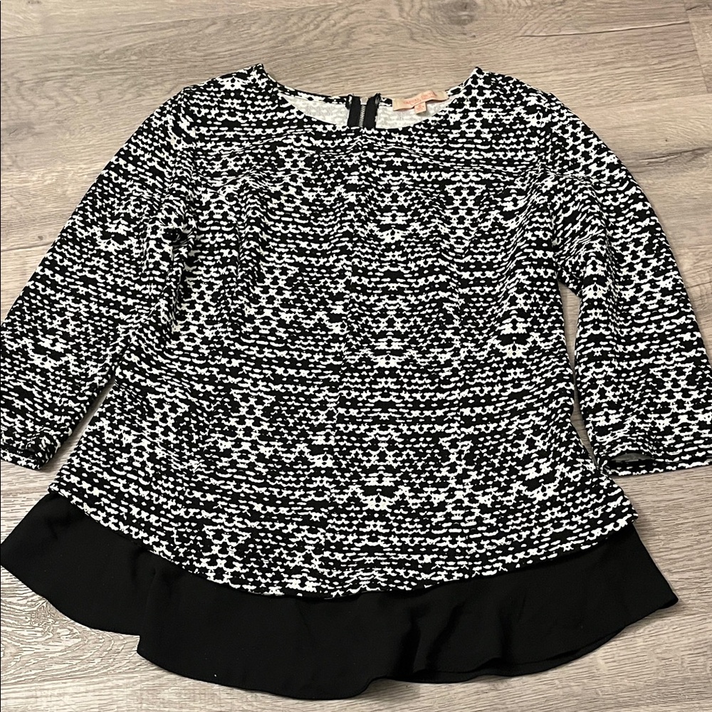 Casual Couture by Green Envelope Stylish Black and White Womens top SZ M
